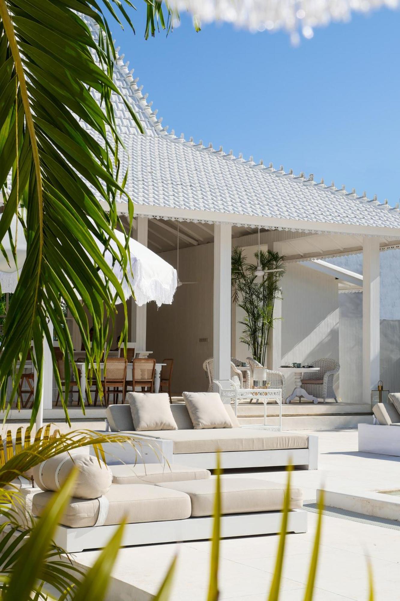 Ria Uluwatu, Tropical Chic Hotel Exterior foto