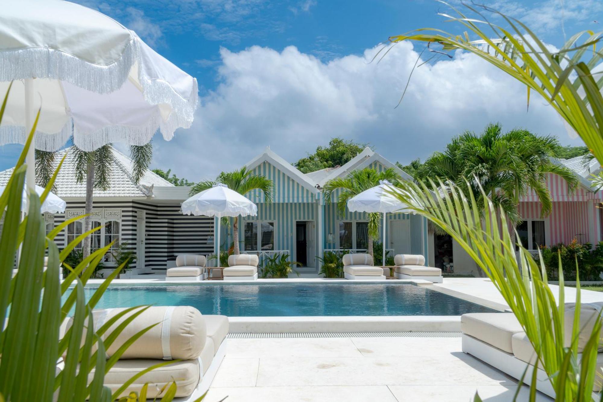 Ria Uluwatu, Tropical Chic Hotel Exterior foto
